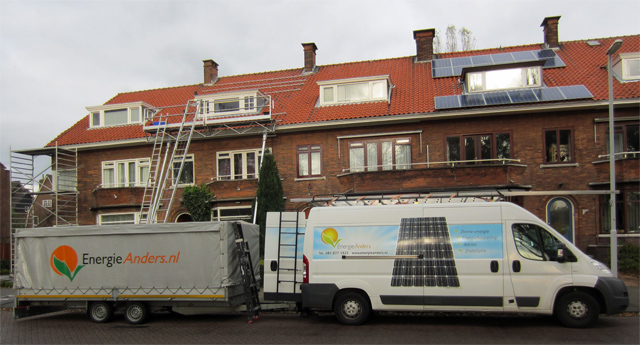 Zonnepanelen nemen is besmettelijk, soms doen we in een straat. huis naar huis Zonnepanelen is besmettelijk, soms doen we de hele straat.