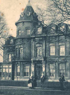 Villa Tivoli lag er direct tegenover Villa Tivoli lag er direct tegenover